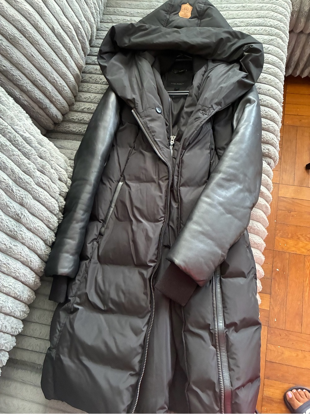 Mackage Black Quilted Puffer Coat with Leather Sleeves - Picture 5 of 5